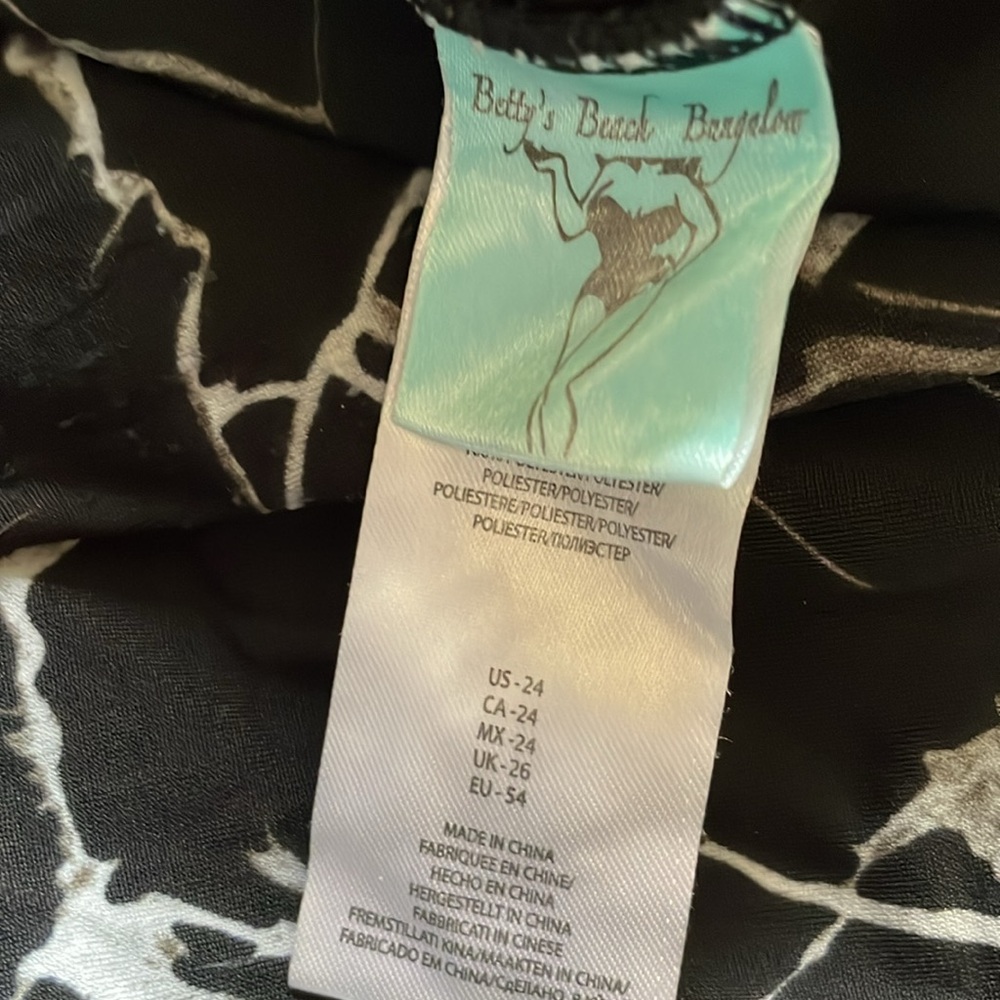 Betty’s beach bungalow Marble print one piece Swimsuit - Picture 5 of 5
